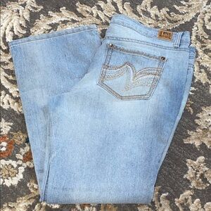 LEI ASHLEY SHORT SLIM BOOT JEANS 17 short